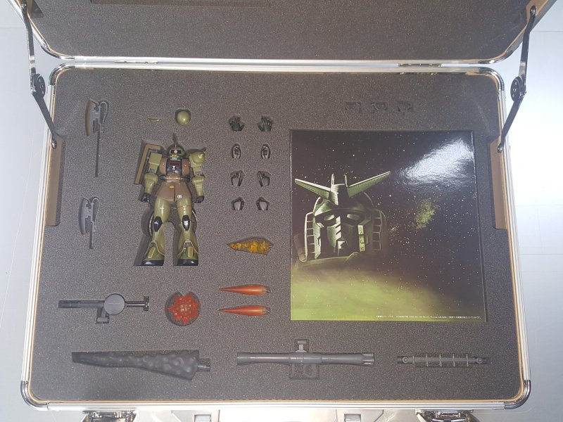 フィギュア展示会用アルミケース緩衝材2