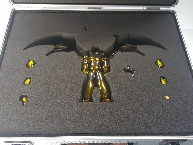 フィギュア展示会用アルミケース緩衝材4