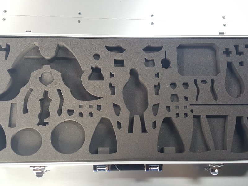 フィギュア展示会用アルミケース緩衝材5